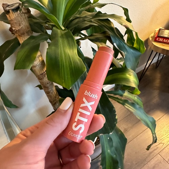 Colourpop blush stix in Aloha - Picture 1 of 3